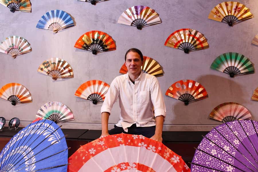 Osaka: Maki-e lacquer Painting and Matcha Experience - The sword and costume photo spot
