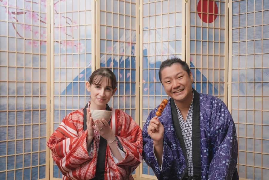 Osaka Temple Cool Foot Bath & Matcha Experience〈45min〉 - Entering the temple through worship and incense
