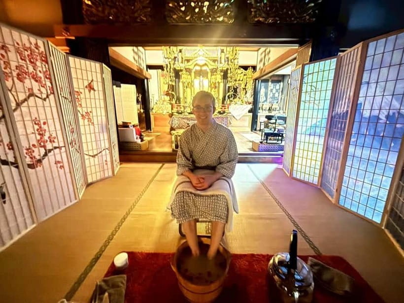 Osaka Temple Head Spa &Matcha Facial – Refresh & Glow〈90min〉 - The foot bath faces the Buddha