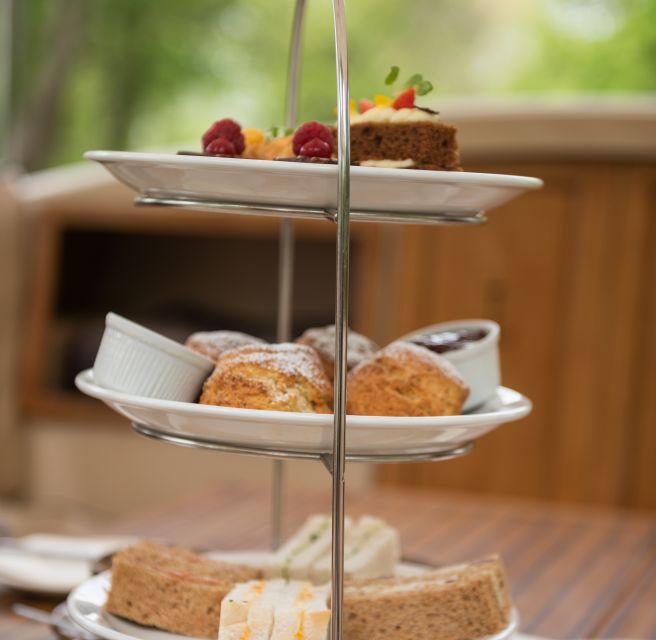 Oxford: Sightseeing River Cruise with Afternoon Tea - From The Folly to Oxford’s rowing heart