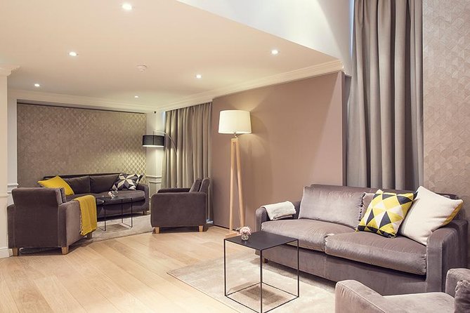 Paris VIP Shopping Experience-Lounge Access, Tea time & Transfer - Shopping beneath the glass dome