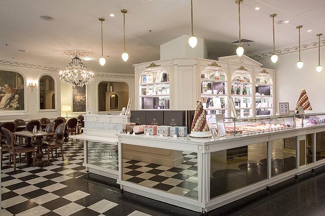 Paris VIP Shopping Experience-Lounge Access, Tea time & Transfer - Getting purchases delivered and leaving by private car