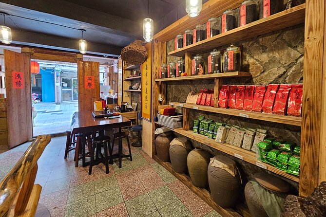 Pinglin Tea Culture & Maokong Day Tour from Taipei - Learning the difference between Baozhong and Tieguanyin