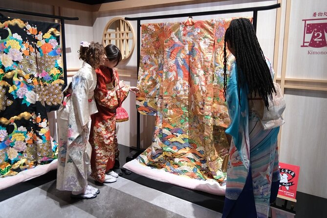 Premium Kimono Dressing, Tea Ceremony, Calligraphy, Samurai show - What happens at Shinsaibashi ARTY Inn