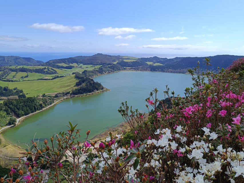 Privat van tour Furnas valley, Gorreana tea – islands gems - Two chapels with very different appeal