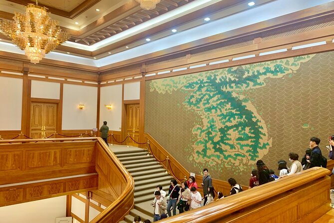 Private Full-Day Guided Tour in Seoul with Lunch, Tea and Dinner - Samgyetang lunch at Tosokchon