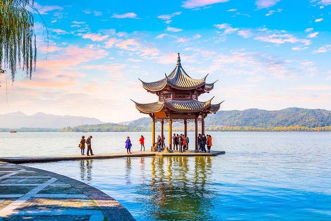 Private Hangzhou Day Tour to West Lake, Lingyin Temple, Tea Village, Old Pagoda - Lingyin Temple and Fei Lai Feng in two hours