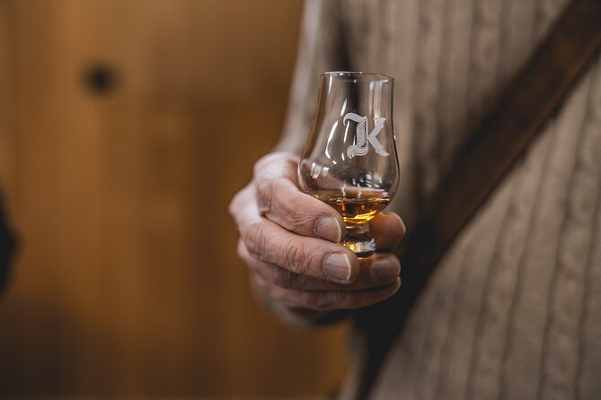 Private Tassie Distillery Tour - Tastings, Lunch and Morning Tea - Food keeps the tasting day comfortable