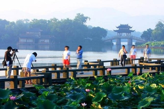 Private Tour Hangzhou West Lake and Tea Fields Discovery - Yunqi’s bamboo path closes the afternoon
