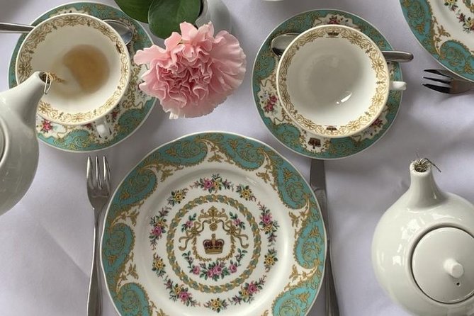 Private Tour: Royal High Tea At Kensington Palace Gardens - Round Pond and Queen Caroline’s royal touch