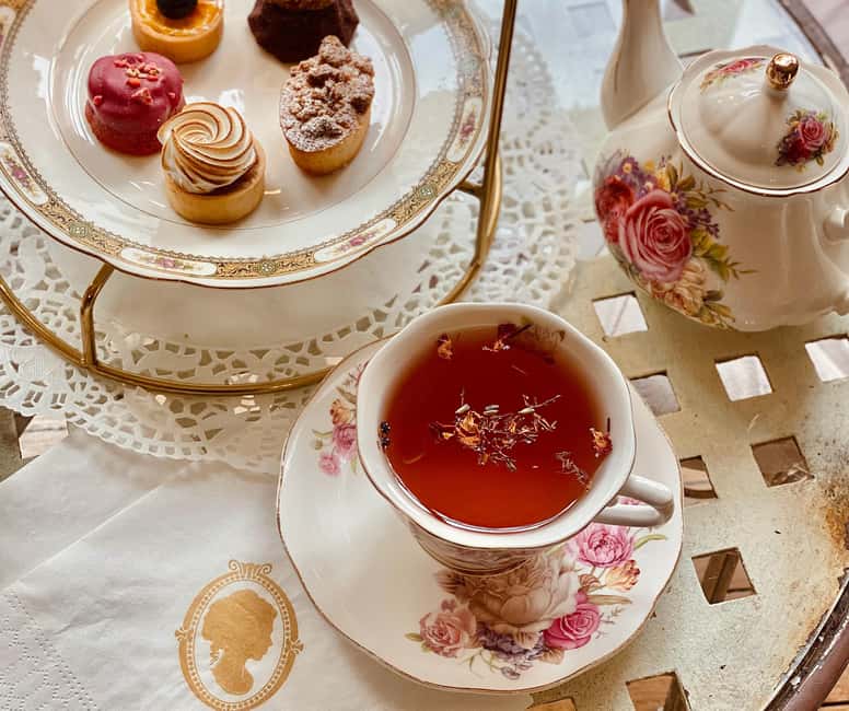 Rouen: French-style tea time at Dame Cakes - A pastry break opposite Rouen Cathedral