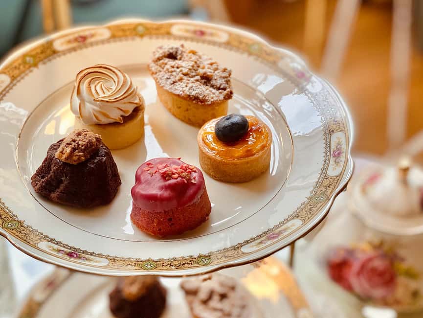 Rouen: French-style tea time at Dame Cakes - Choosing between tea, coffee, and hot chocolate