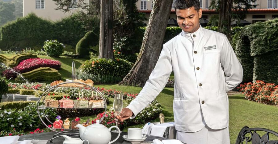 Royal Afternoon Tea at the Grand Nuwara Eliya + Bubbly! - Exploring the corridors after tea