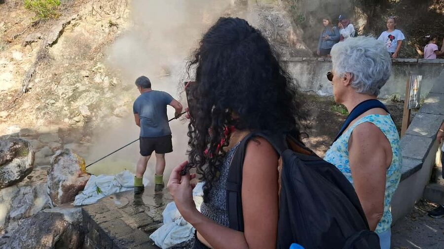São Miguel: 2-Day Island Tour, Tea & Pineapple Plantation - Black sand, ocean cliffs, and Mosteiros