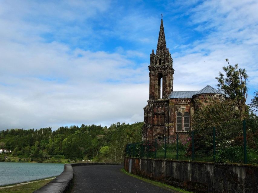 São Miguel: 2-Day Island Tour, Tea & Pineapple Plantation - How the guides shape the experience