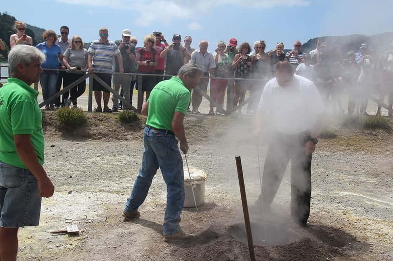 São Miguel: Furnas Volcano & Tea Plantation Tour with Lunch - Why Furnas stew makes this tour different