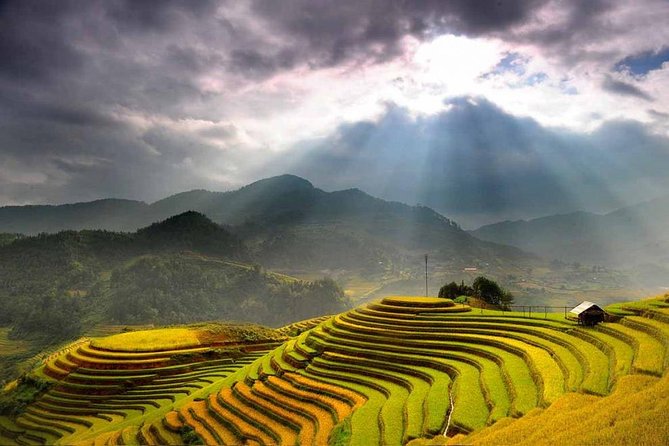 Sapa 2D1N Trekking to Giang Ta Chai Village from Hanoi by Bus - The early bus from Hanoi to Sapa