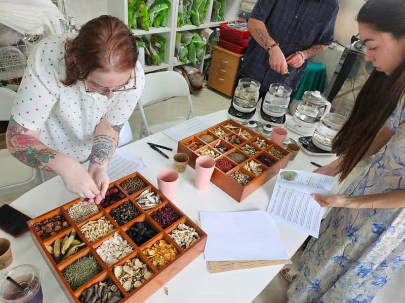 Seoul: Herbal Tea Class & Korean Medicine Tour - Making a tea blend you can actually take home