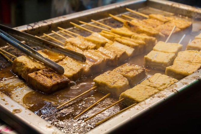 Sip & Savor: Maokong Tea & Shenkeng Stinky Tofu Private Day Tour - A quiet pause at Zhinan Temple