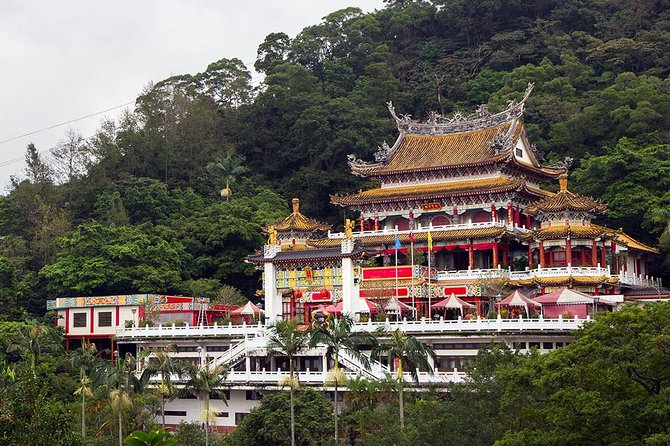 Sip & Savor: Maokong Tea & Shenkeng Stinky Tofu Private Day Tour - What the private format is really worth