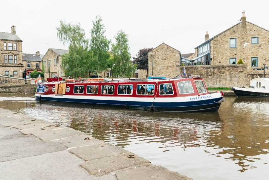 Skipton: 2-Hour Afternoon Tea Cruise - What arrives on your afternoon tea stand