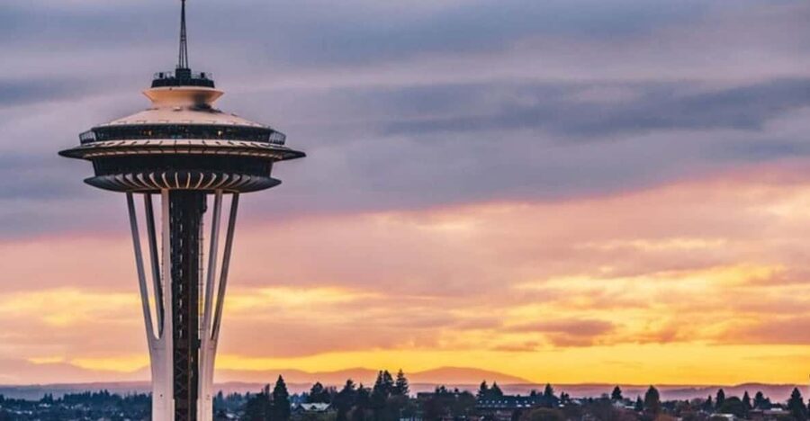 Small Group Seattle Day Tour with Major Attractions,Tea&Deli - Pioneer Square and the Chinatown-International District