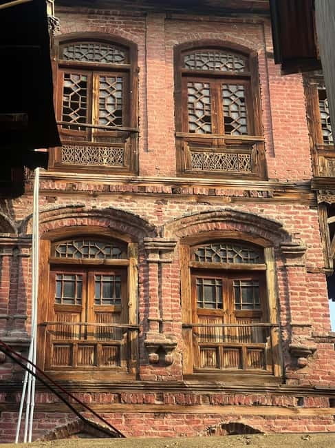 Srinagar Old City Heritage Walking Tour with Kahwa Tea - Shrines, temples, and layers of Kashmir’s past