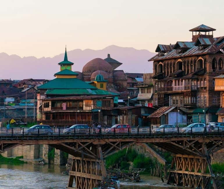 Srinagar Old City Heritage Walking Tour with Kahwa Tea - Starting at Pather Masjid