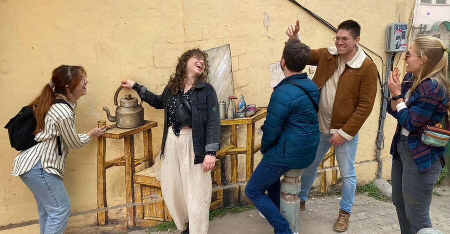 Street Art Walk with Chai & Snack - Chai, Snacks, and a More Personal Break