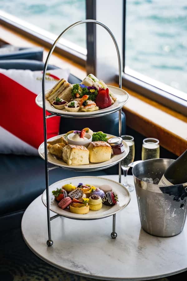 Sydney: Relaxing High Tea Cruise on Sydney Harbour - Tea, sparkling wine, and the bar