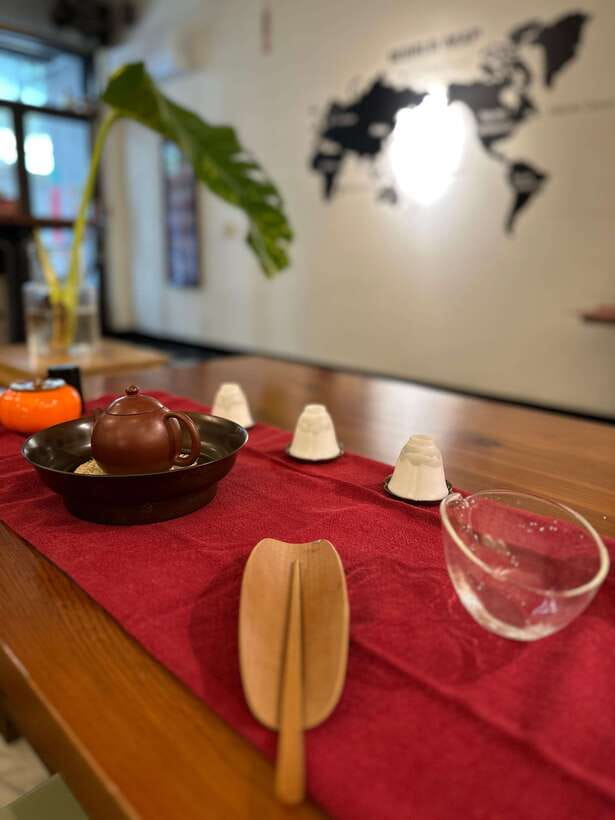 Tainan Culture Trip: Chinese Tea Ceremony_Oolong Tea - What Happens Inside the Tainan TOT House
