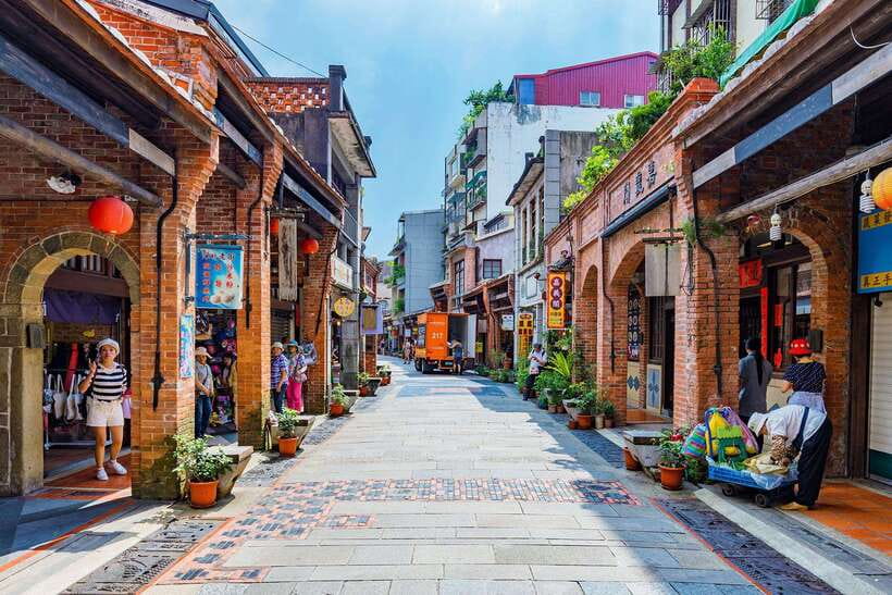Taipei: Maokong Tea & Shenkeng Tofu Private Day Tour - Who should book this Maokong and Shenkeng day?