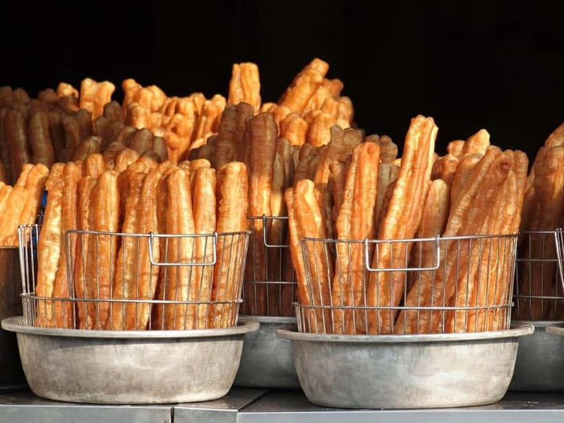 Taipei: Taiwan Traditional Breakfast & Market & Tea Tasting - Walking toward Dihua Street