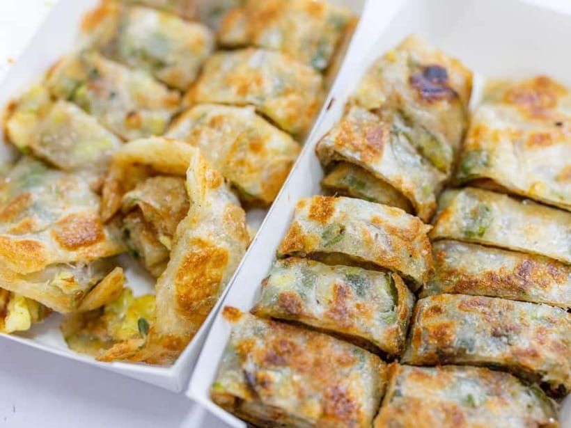 Taipei: Taiwan Traditional Breakfast & Market & Tea Tasting - Taiwanese tea in Dadaocheng