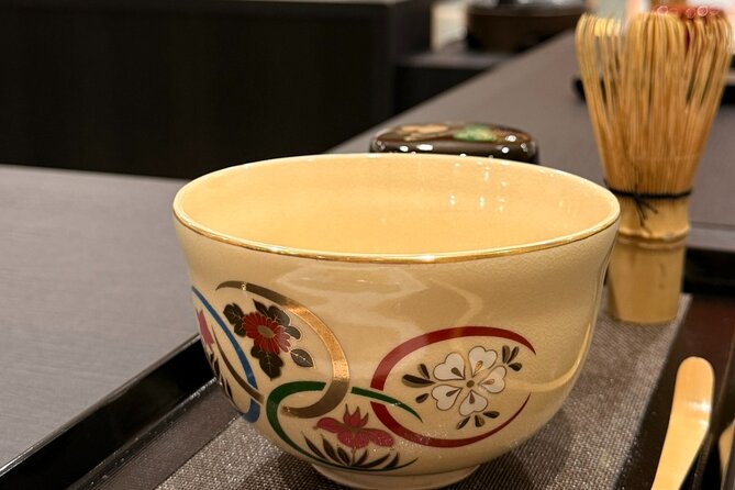 Tea and Calligraphy Session at a Table in Osaka - Why this one-hour Osaka activity works for beginners