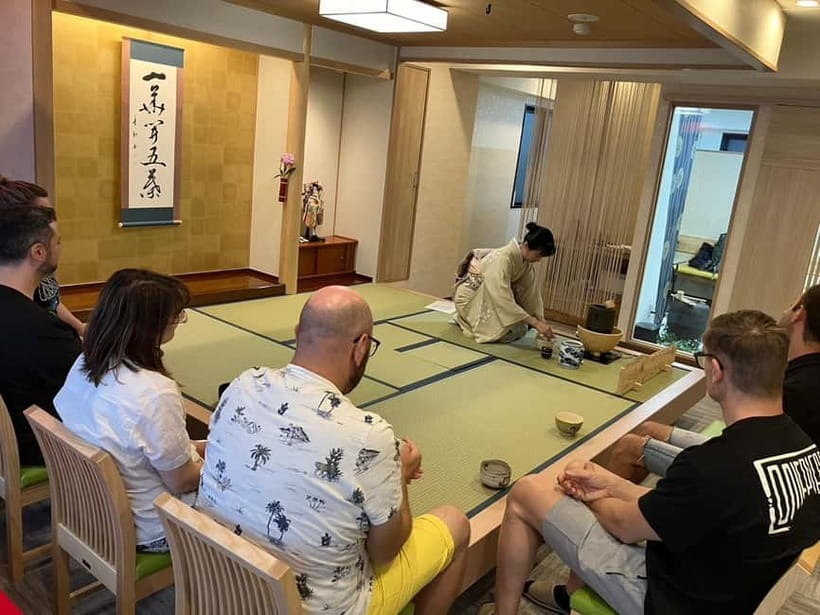Tea ceremony experience in Japanese-style room 60min - Choosing the bowl and Japanese sweets