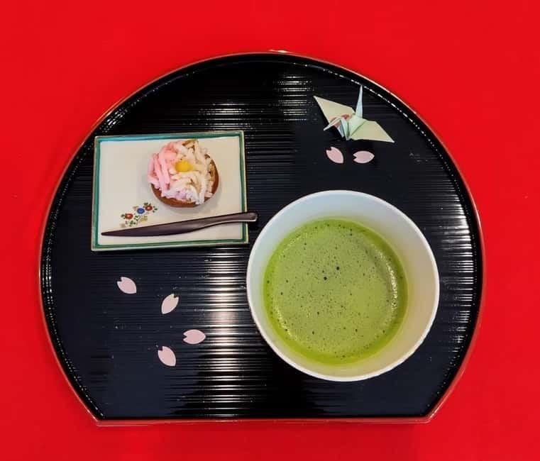 Tea ceremony experience in Japanese-style room 60min - Whisking your own matcha