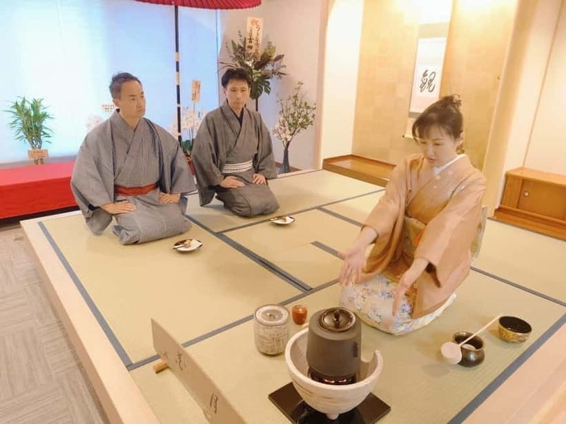 Tea ceremony experience in Japanese-style room 60min - A historic room with plenty of photo chances