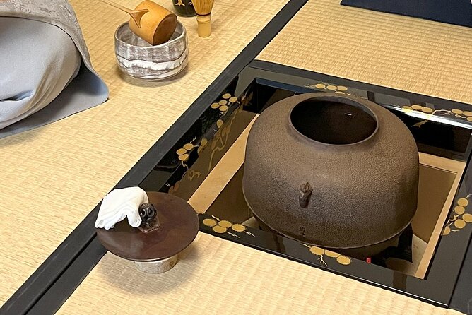 Tea ceremony experience in Osaka with a small group - A quiet introduction to Japanese tea ceremony near Osaka