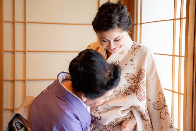 Tea ceremony experience with simple kimono in Okinawa - Changing into a simple kimono
