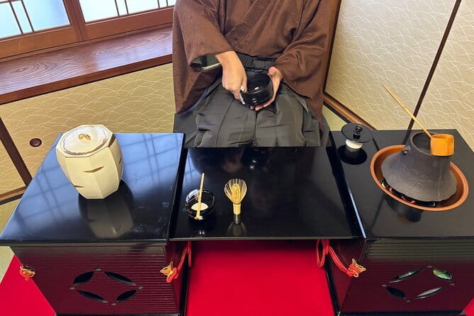 Tea Ceremony in 150 Years Old Townhouse with Tables and Chairs - What happens inside the Ninenzaka townhouse