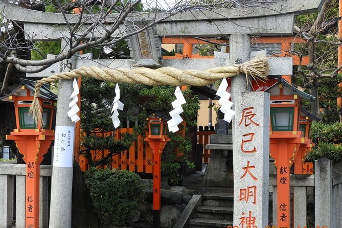 The Way of Tea: Kyoto Crafts, Hidden Temples & Wabi-Sabi Walk - Kyoto crafts and the meaning of a tea bowl