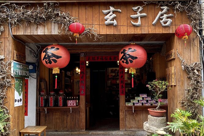 Thousand Island Lake and Pinglin Tea Plantation from Taipei - Who will enjoy this outing most?