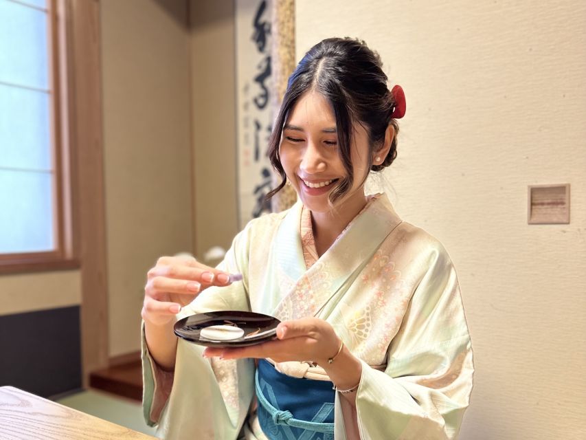 Tokyo:Genuine Tea Ceremony, Kimono Dressing, and Photography - Walking to the shrine in traditional clothing