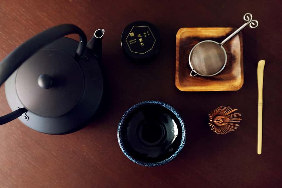 Tokyo: Matcha and Kimono Experience - Choosing an easy-to-wear kimono