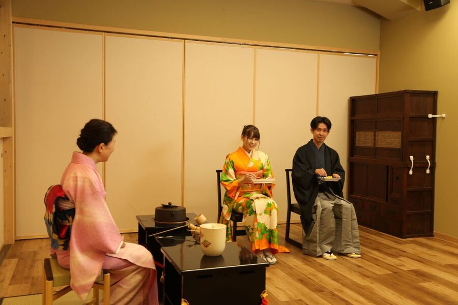 Tokyo: Practicing Zen with a Japanese Tea Ceremony - Watching the tea master prepare matcha