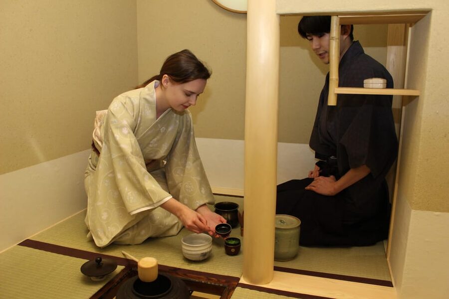 Tokyo: Tea Ceremony in Shibuya Tokyo - Watching Otemae before making matcha