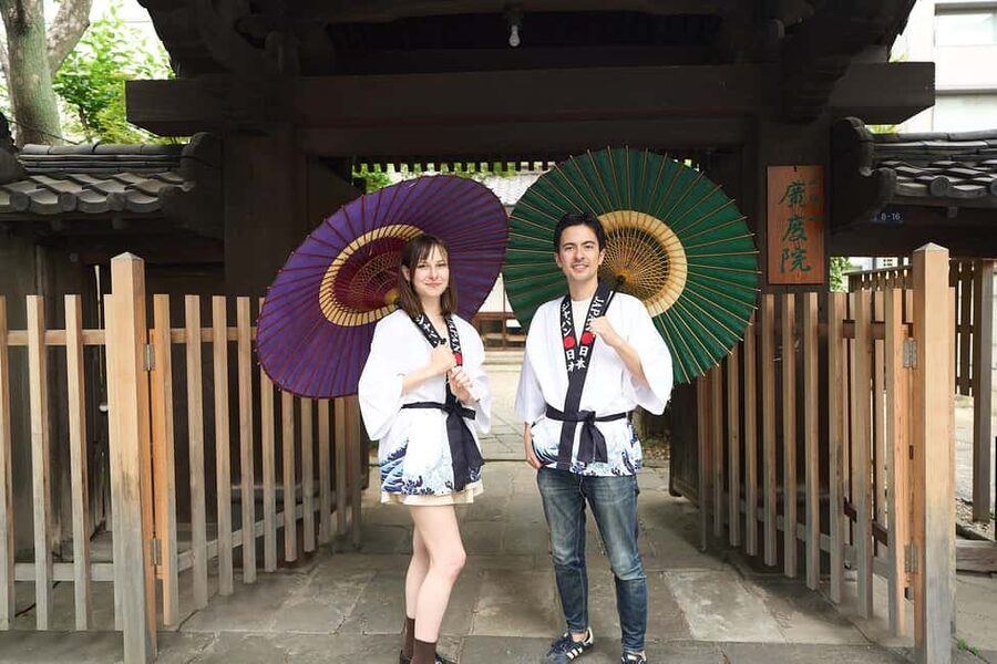 Tokyo Vegan Tour : Miso Making, Tea Ceremony, Rickshaw Ride - Shaping onigiri with Tokyo-grown rice