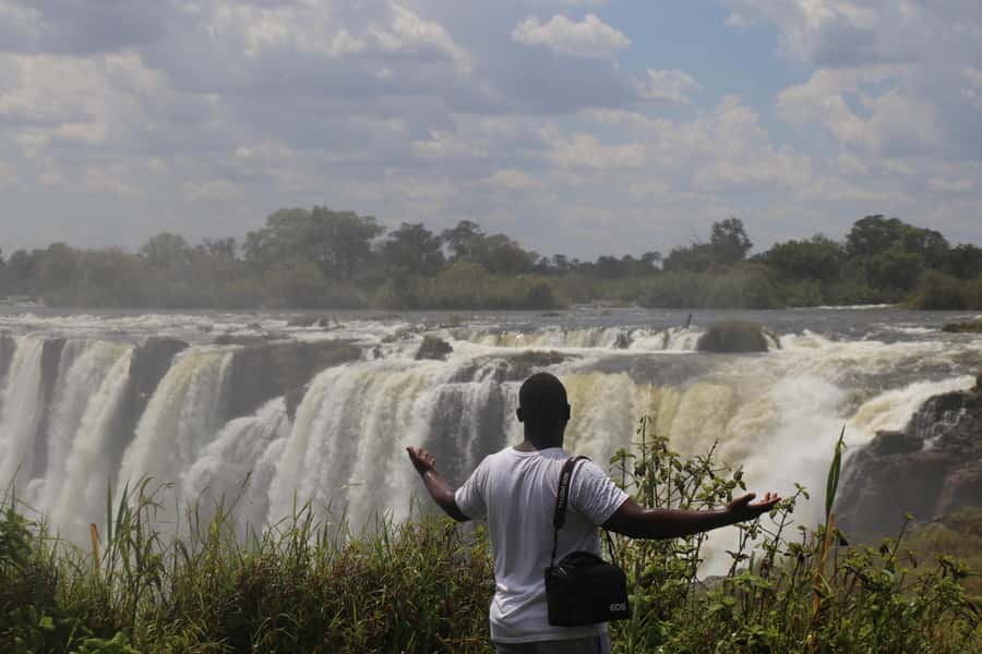 Victoria Falls Guided Tour with High Tea - Practical details that affect your choice
