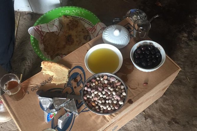 Visit the Oasis & Tea at the basket maker. - Visiting the mausoleum of Sidi Bourahmoune